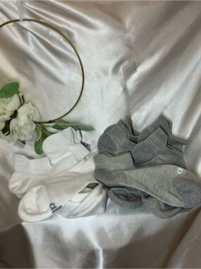 NWOT Alo Athletic No Show Socks 6 Pair - 3 Large 3 Medium